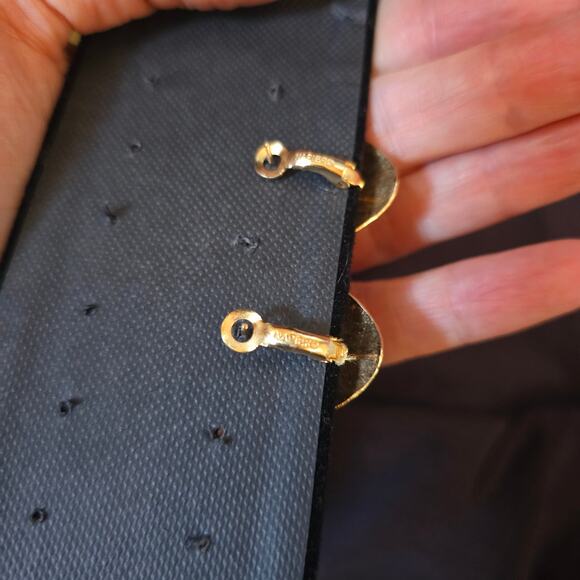 Vintage Napier Gold Tone Leaf Earrings - Picture 3 of 3